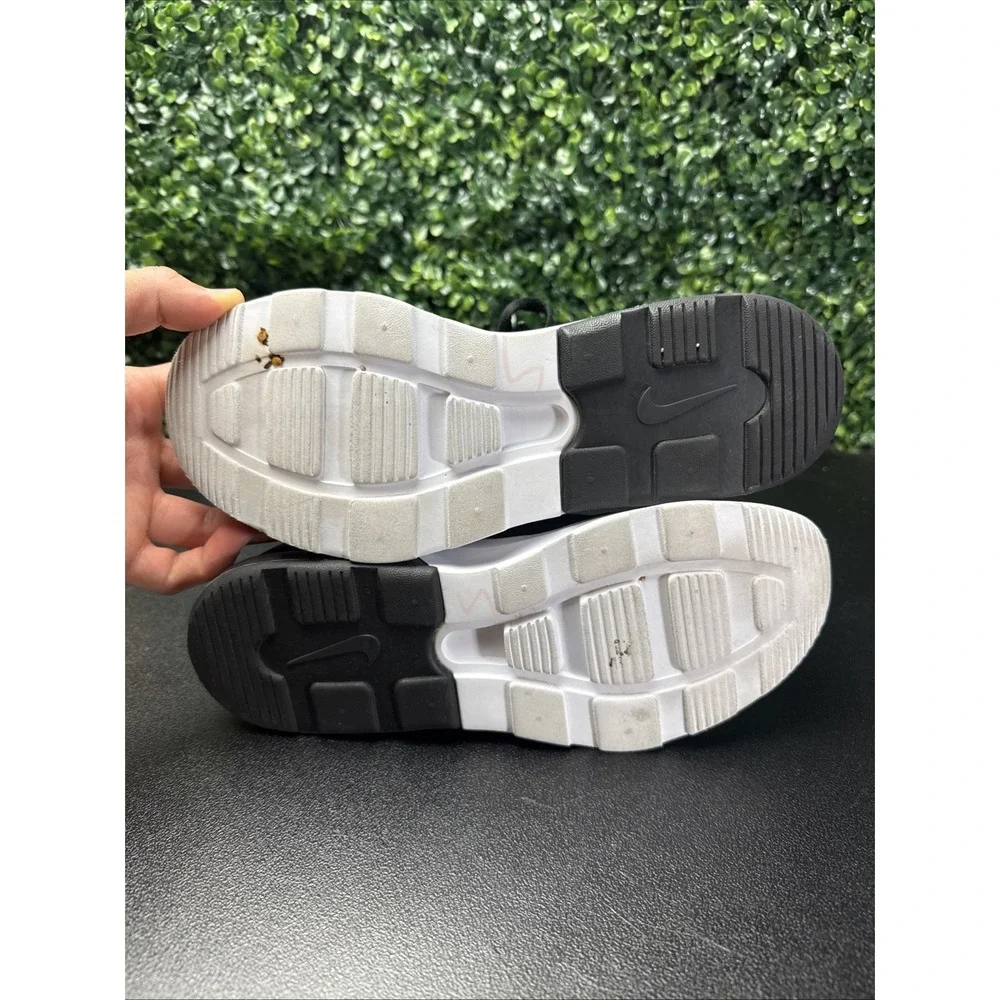 Nike Air Max Motion 2 Black White Shoes Womens Size 7 Sneakers